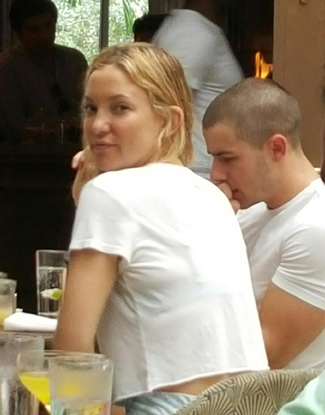 EXCLUSIVE: **NO USA TV AND NO USA WEB** MINIMUM FEE APPLY** Kate Hudson and Nick Jonas spotted having brunch in Miami