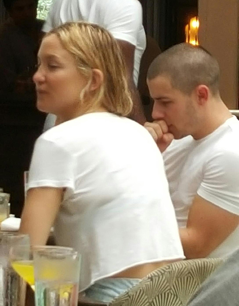 EXCLUSIVE: **NO USA TV AND NO USA WEB** MINIMUM FEE APPLY** Kate Hudson and Nick Jonas spotted having brunch in Miami