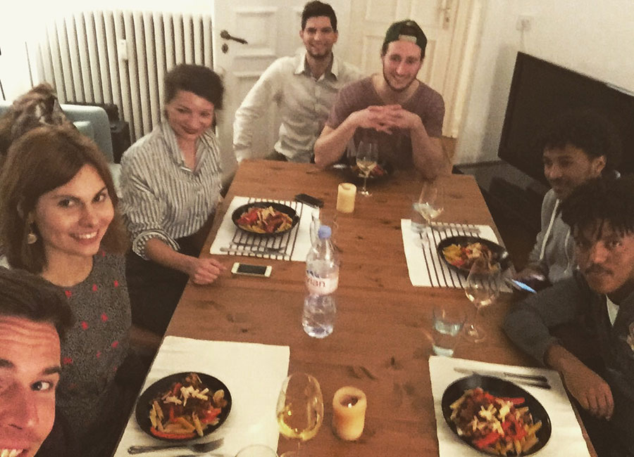 tres-click-refugees-welcome-dinner