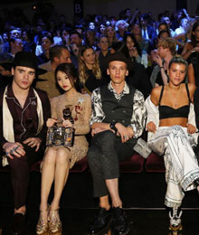 Bei der Dolce & Gabbana Fashion Show in Mailand waren nur Millenials in der Frontrow.