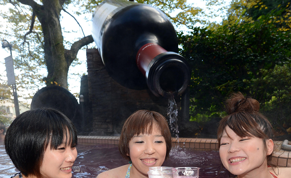 tres-click-japan-pool-rotwein-2