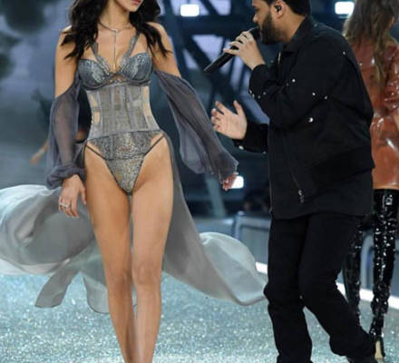 Bella Hadid äußert sich zum Wiedersehen mit Ex-Freund The Weeknd bei der Victoria's Secret Fashion Show.