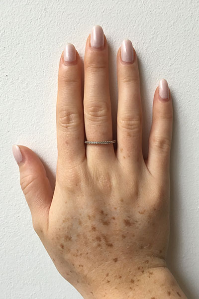 tres-click-finger-hand-nagel-nagellack-ring