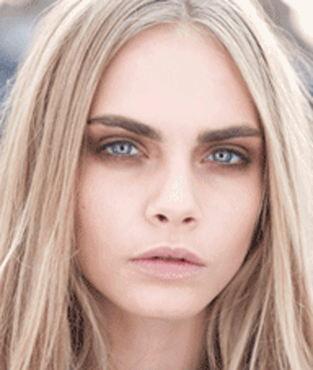 tres-click-caradelevingne-blond-haare