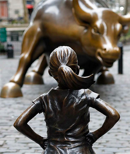 tres-click-fearless-girl-pissing-pug-new-york