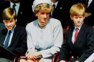 Prinz Harry mit seiner Mutter Prinzessin Diana