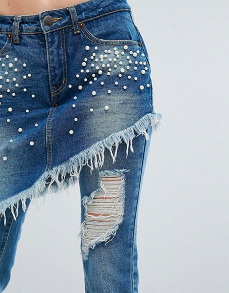 Der nächste skurrile Jeans-Trend: Jeans mit Jeansrock von Asos.