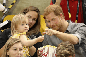 Diese 7 Fotos beweisen, dass Prinz Harry einfach der perfekte Papa sein würde