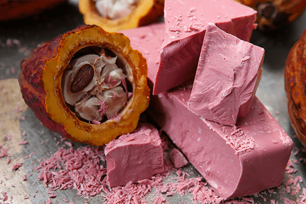Es gibt jetzt Schokolade in Millennial Pink