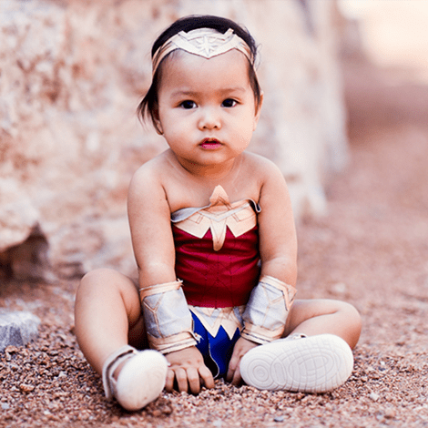 Dieses kleine Mädchen wird in einem Foto-Shooting zu Wonder Woman