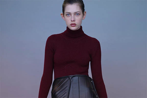 Balenciaga entwirft jetzt Röcke im Automatten-Design.