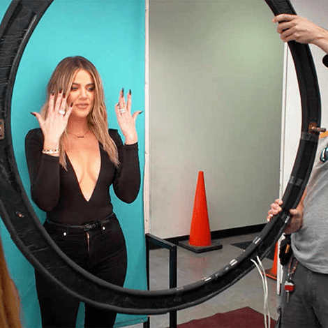 Khloe Kardashian macht Führerscheinfotos zu Fotoshooting
