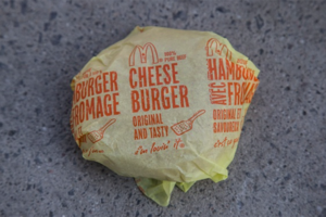 McDonald’s schmeißt unseren geliebten Cheeseburger aus dem Happy Meal