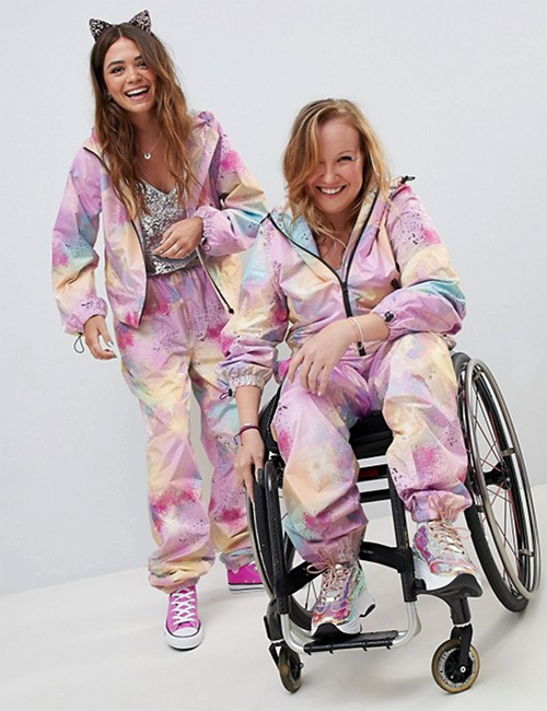 ASOS entwirft jetzt auch endlich Rollstuhl-freundliche Kleidung und wir sagen: Weiter so!