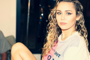Miley Cyrus über Rollen und ihre „moderne“ Ehe: „Ich fühle mich immer noch sexuell von Frauen angezogen“