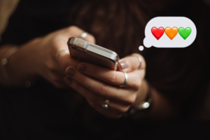 Welche Bedeutung wirklich hinter der Farbe unserer liebsten Herz-Emojis steckt