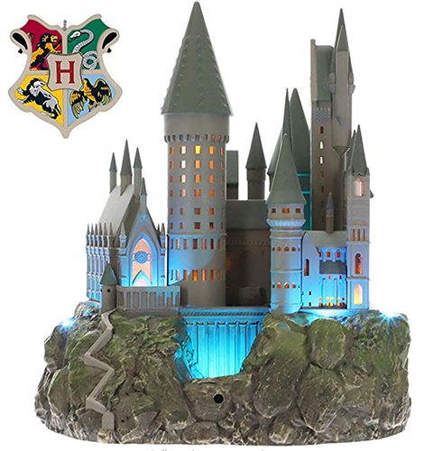 Diese Hogwarts-Tannenbaumspitze leuchtet nicht nur… nein, sie gibt auch noch magische Geräusche von sich