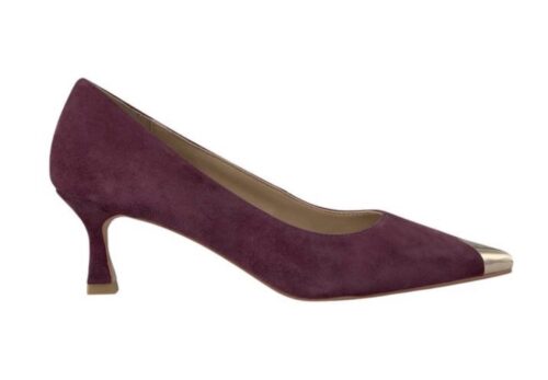 Bordeauxroter Pump mit goldfarbener Metallic-Spitze