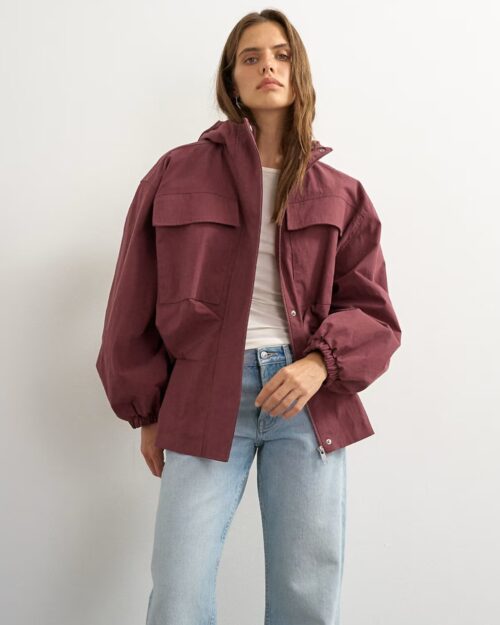 Dunkelrote Jacke für Damen – Herbsttrend 2026